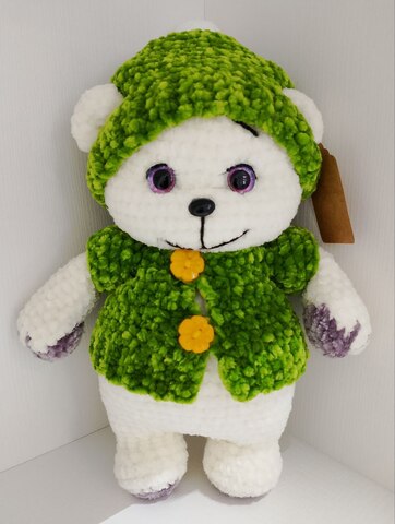 Мишка в зеленой шапке и жилетке (21 см)