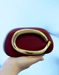 Сумка клатч с оригинальной ручкой