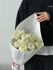 Букет - комплимент с хризантемой в желтом оттенке 3 шт