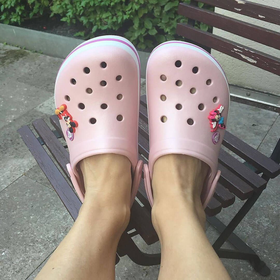 Crocs crocband pink deals