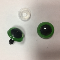Глаз винтовой для игрушки (зелено-черный)