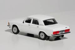 GAZ-3102 Volga white 1:43 DeAgostini Kultowe Auta PRL-u #93