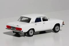 GAZ-3102 Volga white 1:43 DeAgostini Kultowe Auta PRL-u #93