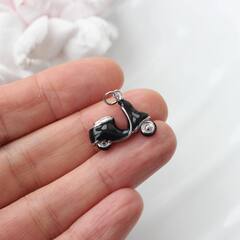 Подвеска Скутер с чёрной эмалью, 20*18 мм, родий, П1005