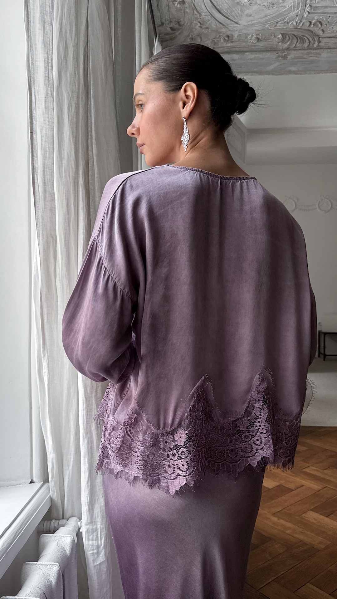 Топ свободного кроя с широким кружевом по краю