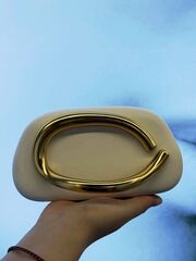 Сумка клатч с оригинальной ручкой