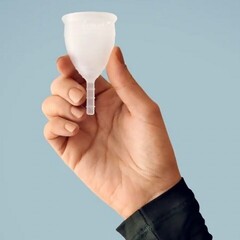 Менструальная чаша Lunette размер 1, прозрачная