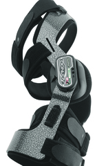 Жесткий 4-точечный спортивно-функциональный низкопрофильный ортез повышенной прочности, снабженный замками с инерционным замедлителем DonJoy Armor fource point