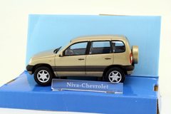 Chevrolet Niva golden Autobahn Bauer Cararama 1:43