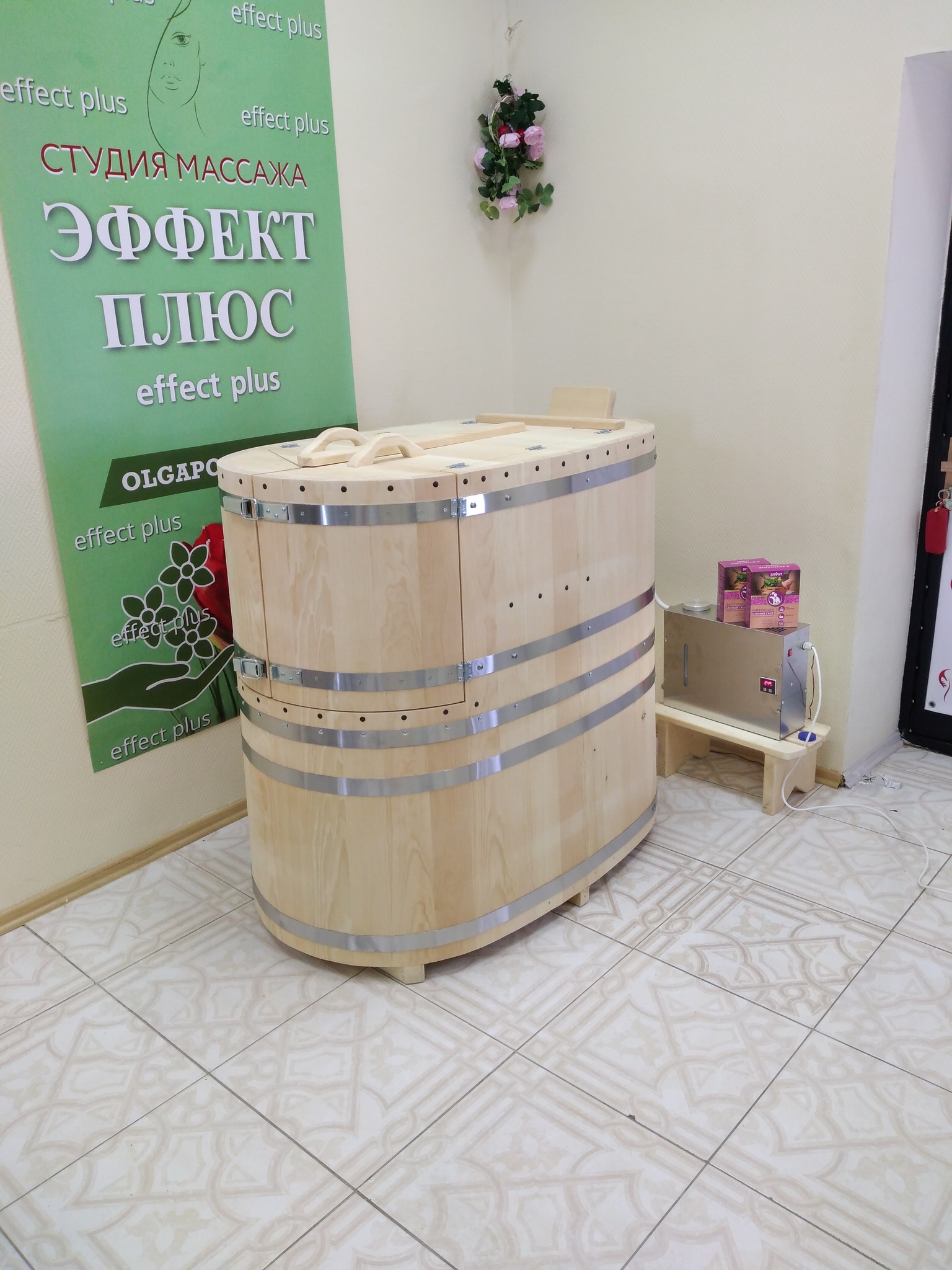 Комплект "КОМФОРТ ПРОТОЧНЫЙ" (кедровая бочка с парогенератором ...