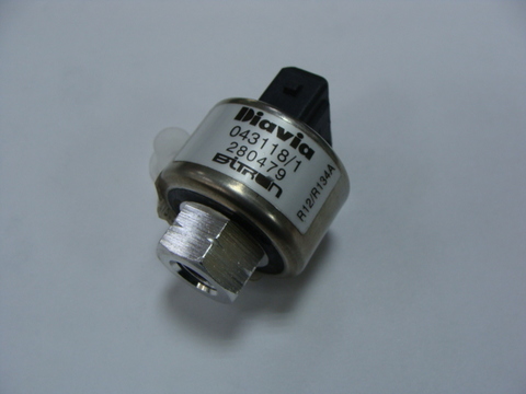 Датчик давления хладагена кондиционера ( LUZ043118/1 ) DELPHI