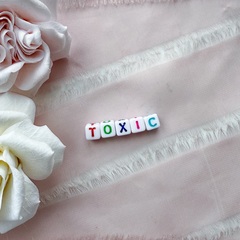 Надпись TOXIC