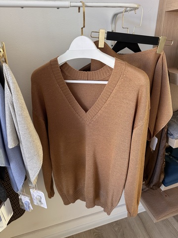 Джемпер бежевый c люрексом с V-вырезом горловины из 100% мериноса