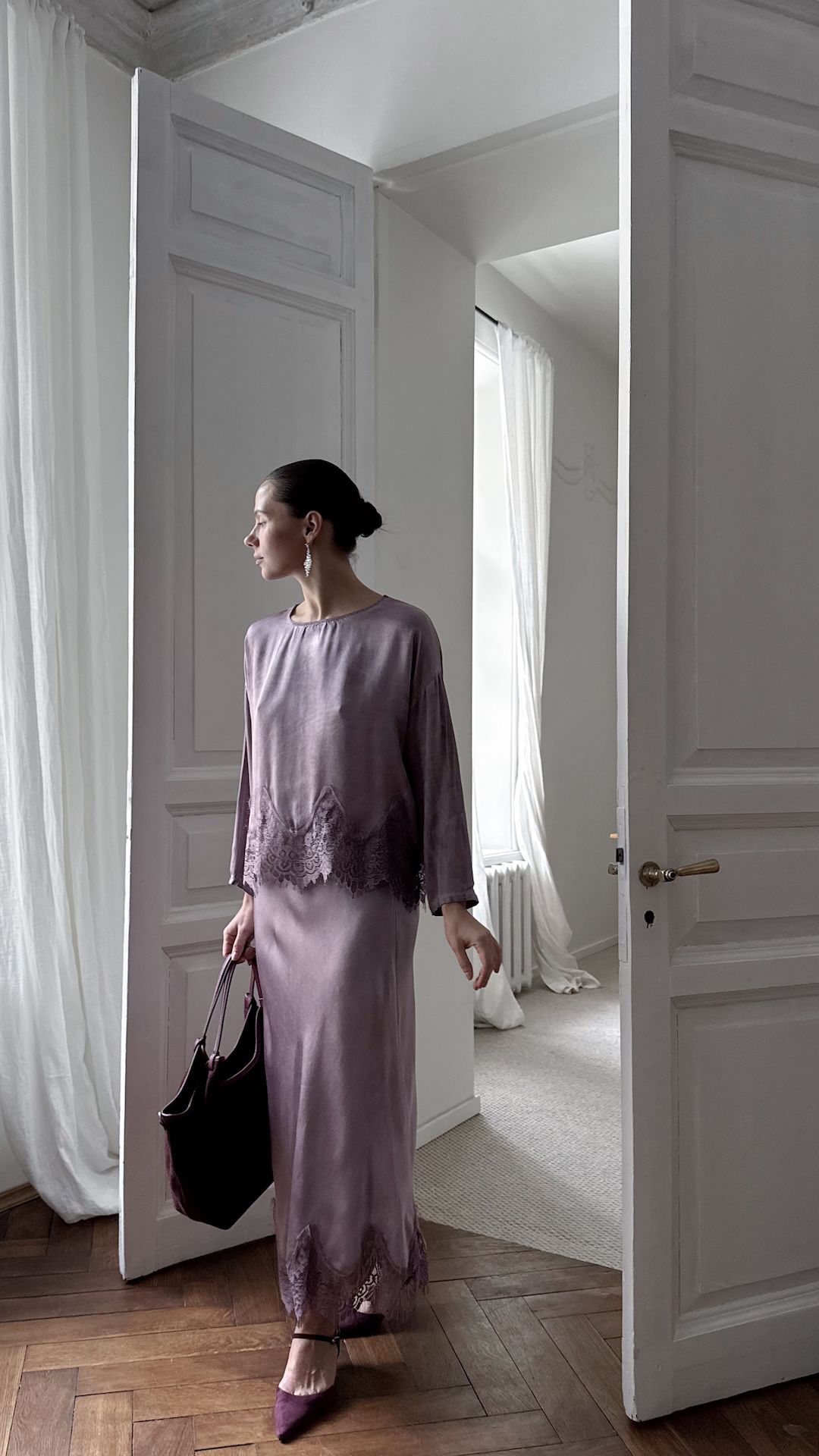 Топ свободного кроя с широким кружевом по краю