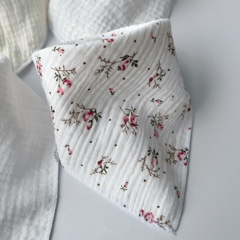 Слюнявчик непромокаемый "Розочки"