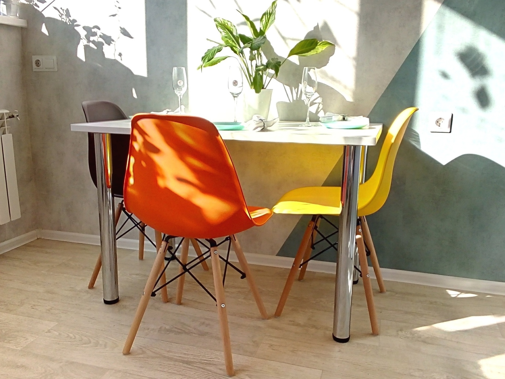 Купить столы и стулья от производителя в сети магазинов мебели Мир столов и стульев в СПб