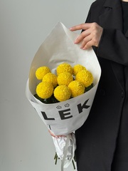 Кулек из хризантемы в желтом оттенке