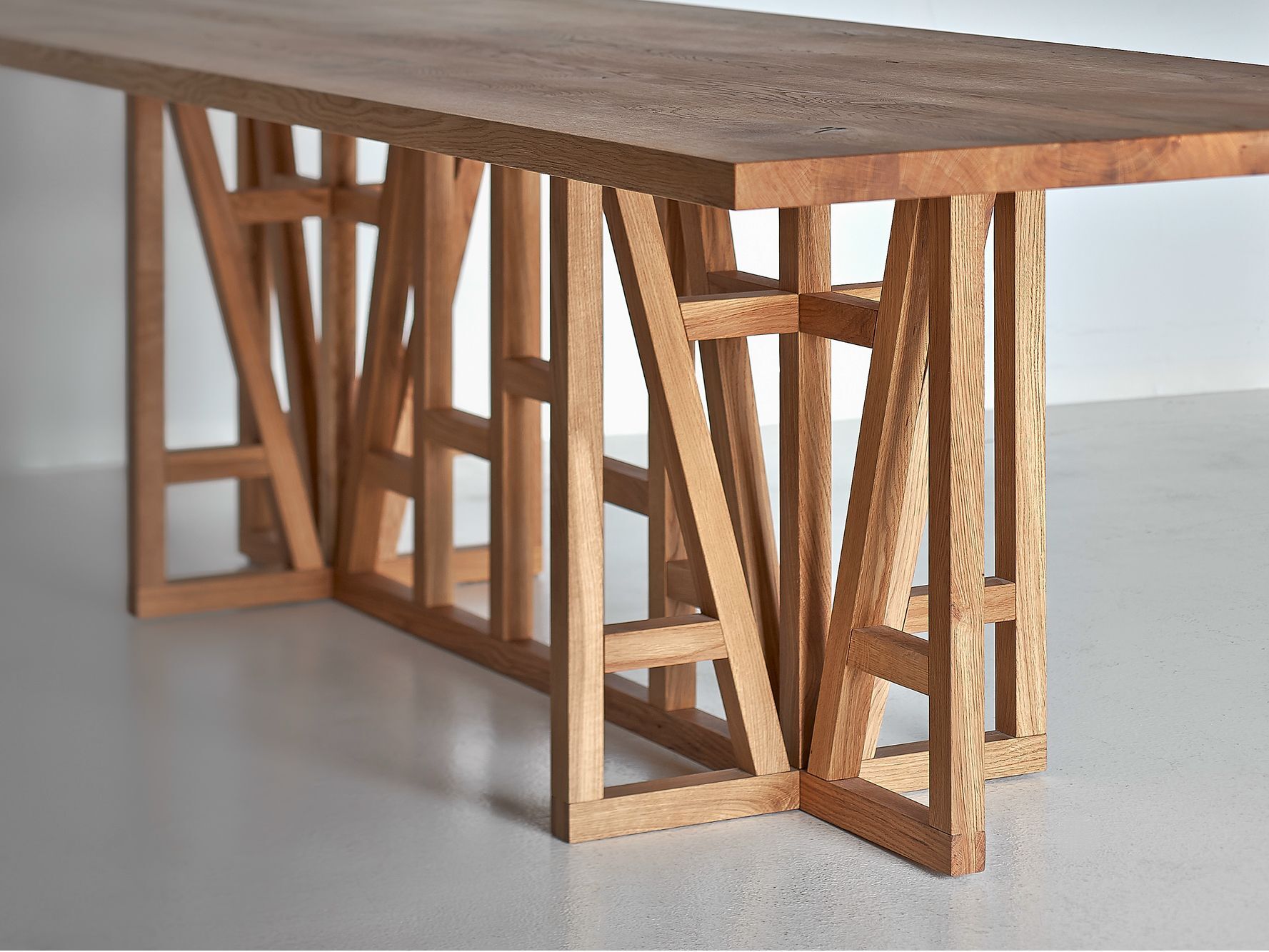 Стол деревянный дизайнерский