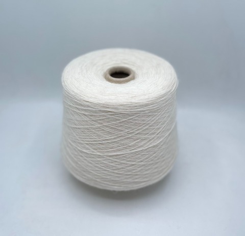 Pinori Filati (пр.Италия),art-Alieno 700м/100гр. 40% Шерсть 20%Альпака 40%Полиакрил,цвет-Молочный(914/501), арт.31521