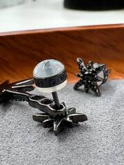 AE8421 - Ассиметричные пусеты трансформеры Meteorites noires из серебра с цирконами