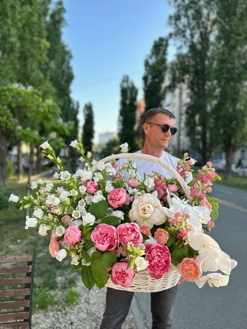 "Эксклюзивная авторская корзина цветов «Весенний сад"