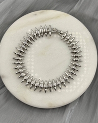 braslet-clash-s-shipami-v-stilistike-cartier