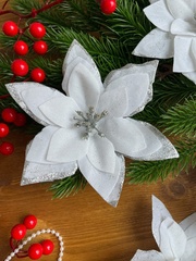 Пуансеттия (рождественская звезда) искусственная, бархатная, БЕЛАЯ с блесками, 1 шт - 15 см, набор 10 голов.