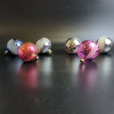 Ёлочные игрушки набор из 6 разных штук, шарики с росписью, d-5.5 см, стекло, подвесные, винтаж СССР 1960-1980 гг. Советские ёлочные игрушки и украшения. Состояние и комплектация на фото.