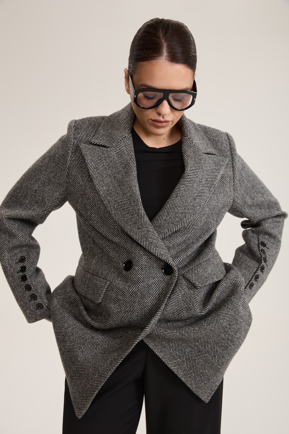 Пальто двубортное укороченное в елочку, черный