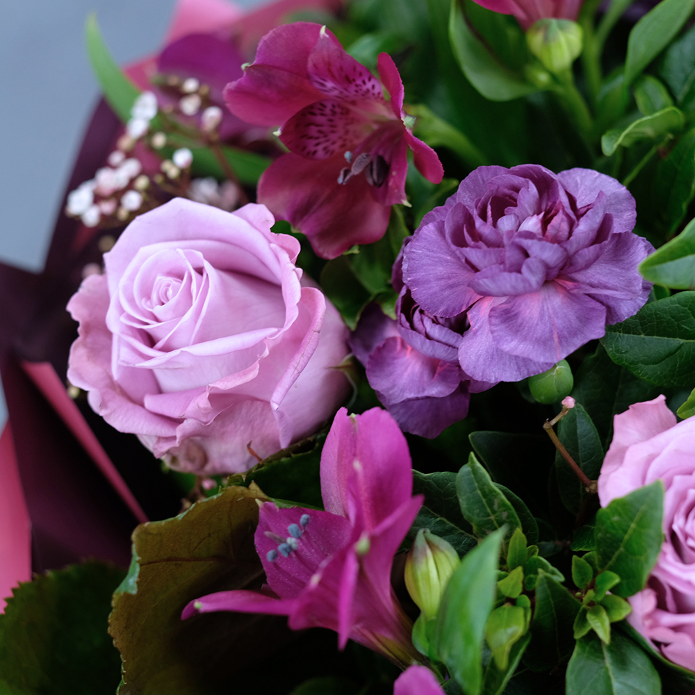 Букет #6 Таинство с премиум-хризантемами и пионовидными розами