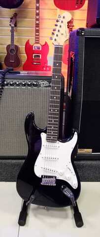 Fender Squier MM Stratocaster hard tail black