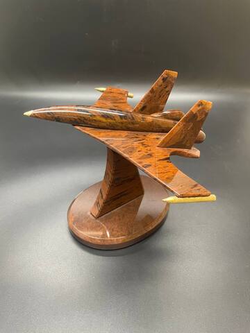 Истребитель из обсидиана в подарочной коробке