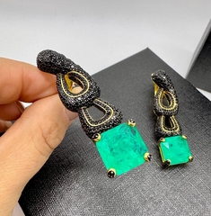 60793-roskoshnye-sergi-iz-serebra-s-kvadratnymi-kvarcami-i-chernymi-mikrocirkonami