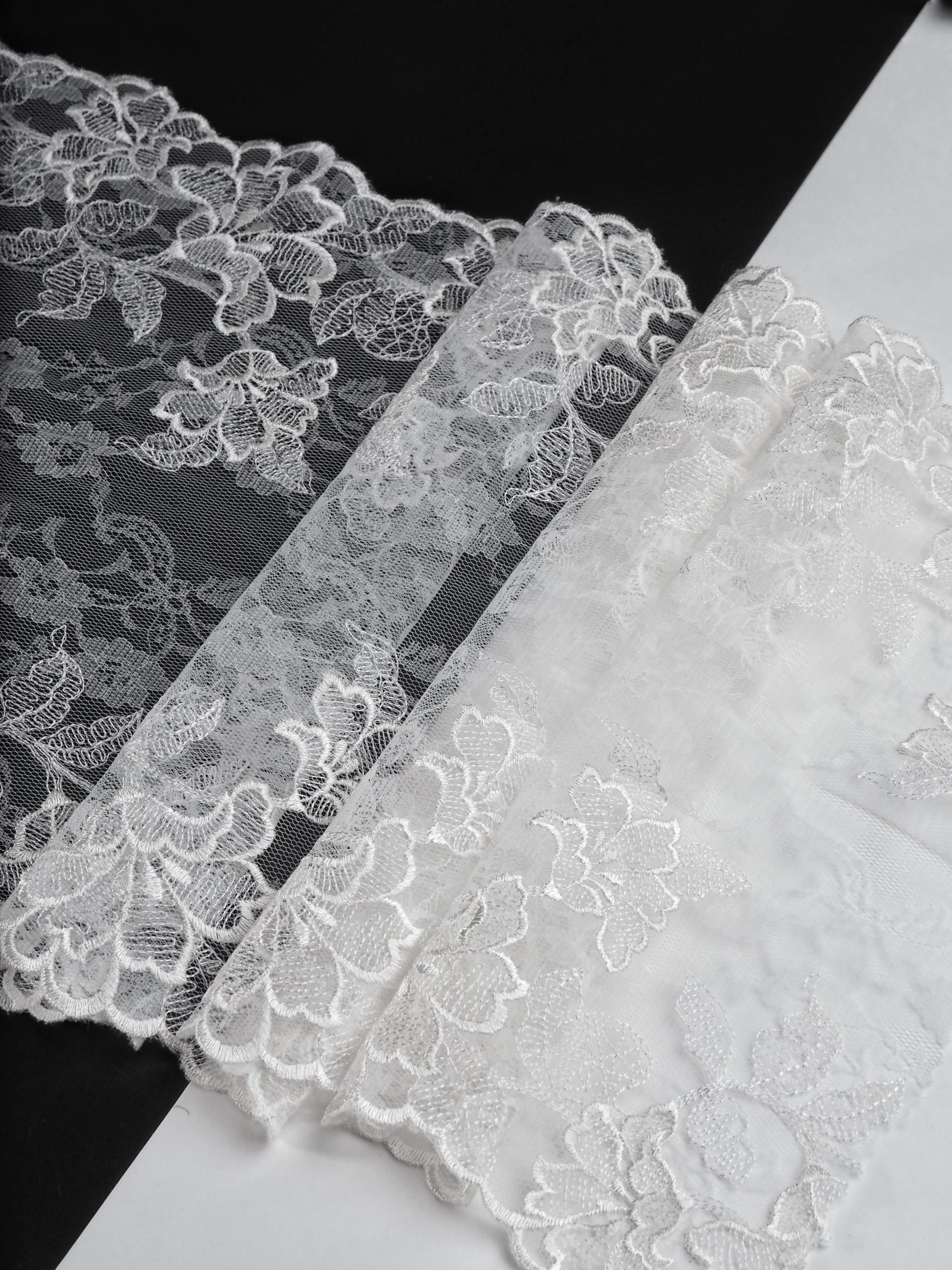 Вышивка на сетке экрю неэластичная ширина 24 см ОТРЕЗЫ