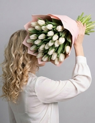 Букет из белых тюльпанов