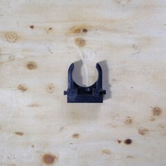 Крепеж-клипса для труб для монтажного пистолета черная д25 - 100шт Промрукав