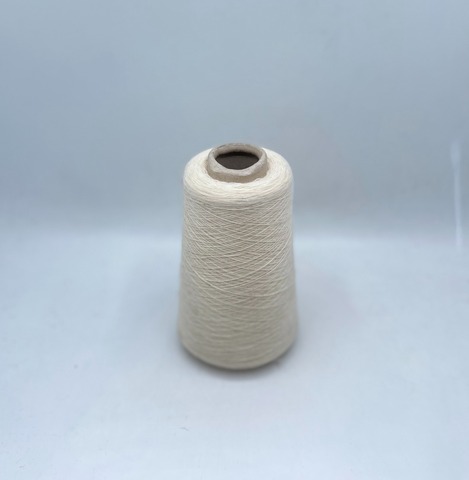 New Mill (пр.Италия),art- Velox 1450м/100гр,40% меринос, 10% кашемир, 25% вискоза, 25% полиамид. Цвет- Молочный(1190), арт.31734