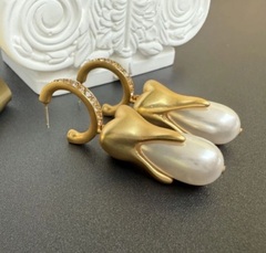 Серьги в стиле Schiaparell с подвесками из жемчуга