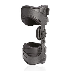 Легкий 3-х точечный жесткий низкопрофильный ортез для разгрузки и коррекции вальгусно/варусной установки коленного сустава при деформации 7-12° и наличии ротационной деформации голени DonJoy Oa assist