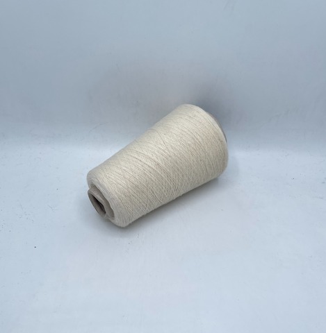 New Mill (пр.Италия),art- Velox 1450м/100гр,40% меринос, 10% кашемир, 25% вискоза, 25% полиамид. Цвет- Молочный(1190), арт.31734