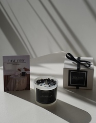 Ароматическая свеча с натуральным камнем "Обсидиан" и ароматом "Черная лава" 80мл