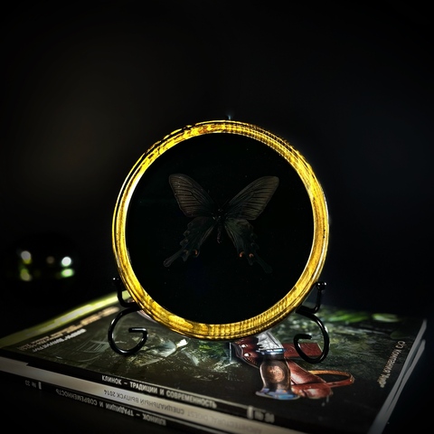 Композиция в рамке на подставке