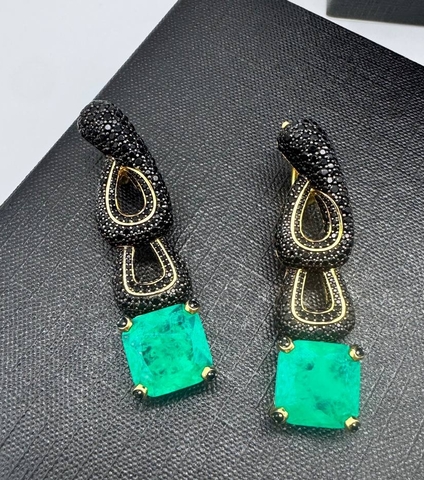 60793-roskoshnye-sergi-iz-serebra-s-kvadratnymi-kvarcami-i-chernymi-mikrocirkonami