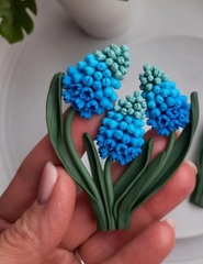 Брошь "С цветами" (О. Попова)