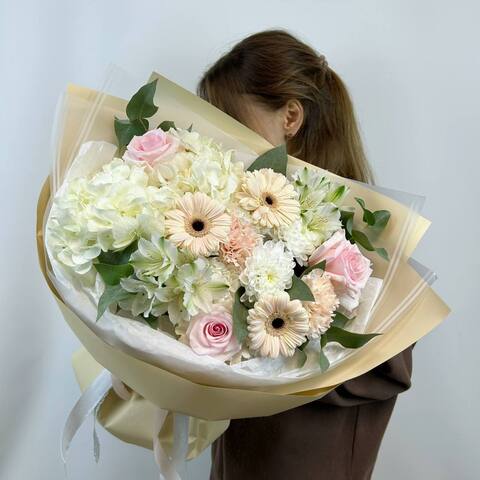 Букет нежный с гортензией, гермини..