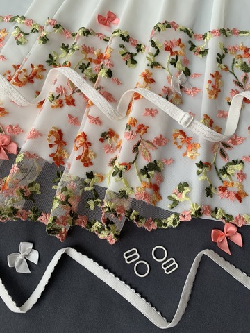 Вышивка на сетке летний сад 22 см