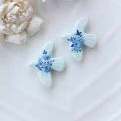 Подвеска фарфоровая Птичка голубая 34*42 мм S044