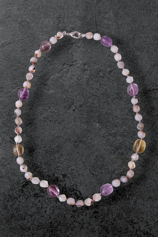 Бусы из гранёного серого агата и крупного кварца