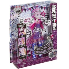 Ари Хантингтон с микрофоном. Добро пожаловать в школу монстров - БАТАРЕЙКИ СЕЛИ!