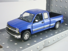 Chevrolet Silverado Extended Cab 1500 Cararama 1:43